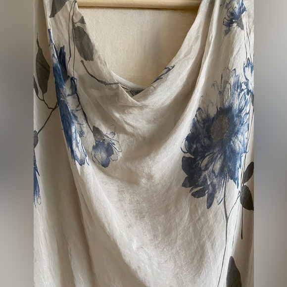 100% silk Piazza Roma top, EUC - Picture 3 of 9